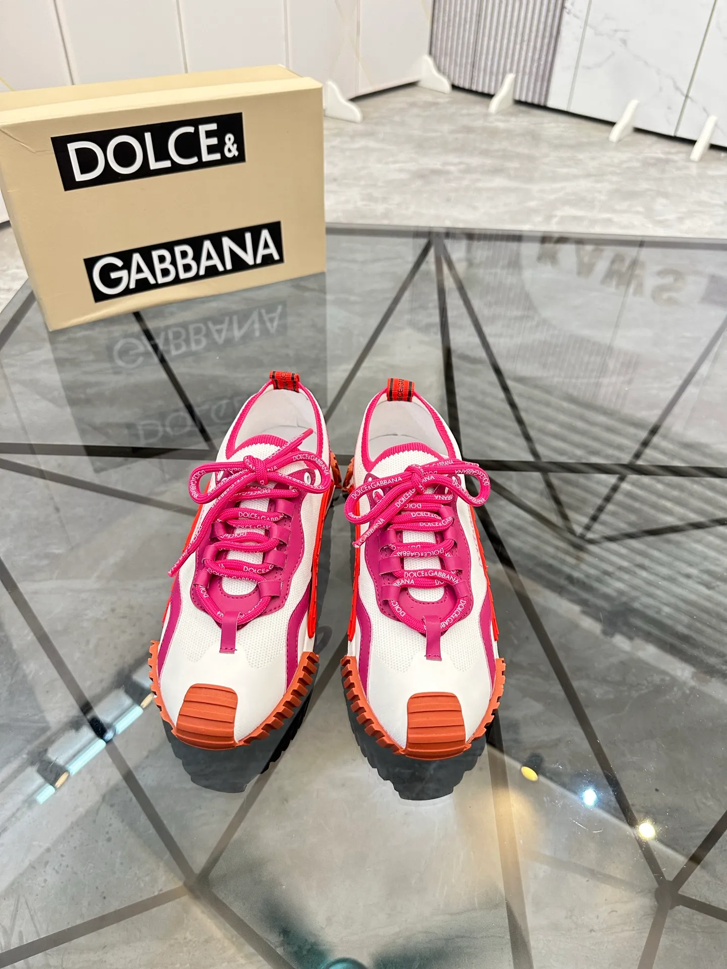 Men's shoes: 💰P460¥ Product trademark: DG "Dolce & Gabbana*" low-top sneakers Regular size: 35-44 (can be customized to 45.46.) Couple style Product materials: Upper imported cowhide stitching original material, breathable lining, original outsole. Number: 803